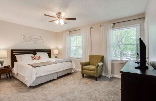 Modern + Cozy Townhome - minutes to Avalon w/king - Foto 33