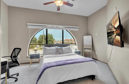 Cozy 1BR- Pool,Gym,Pkng,Near BOK Ctr&Arts Dstrct - Photo 3