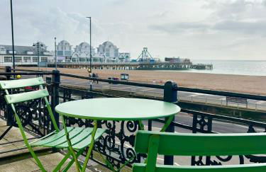Beach from the Balcony, ensuite and private parking - Photo 23