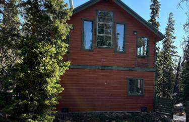 Spacious 4 Bedroom Chalet on Hiking Trails - Foto 1
