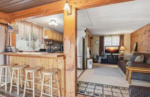 Pocono cabin with hot tub and private pool at Shawnee Mtn - Foto 11