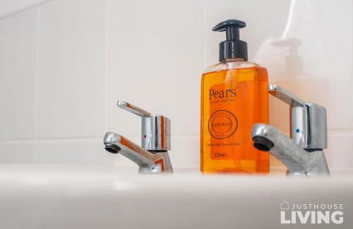 NEW Spacious Modern Townhouse Sleeps 12 Free Parking - Foto 53