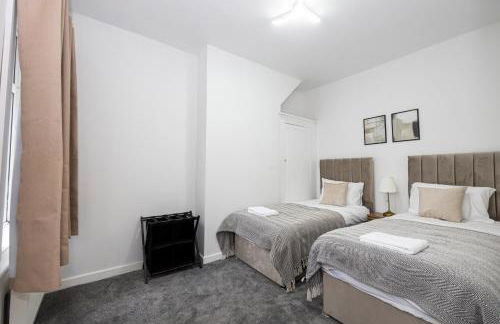 Modern 3BR House in Manchester, Ideal for Families, Sleeps 7 - Foto 8