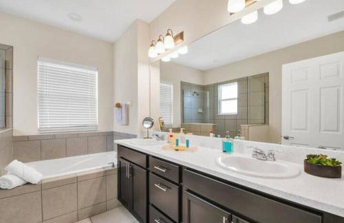 Stylish 5-Bedroom Villa - Perfect Disney Getaway! - Foto 33