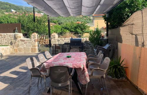 CASA RURAL PUERTO - casa completa con espacio exterior, wifi, estufa, barbacoa, piscina y zona de aparcamiento privada - IDEAL PARA DISFRUTAR EN FAMILIA O GRUPO DE AMIGOS - Foto 33