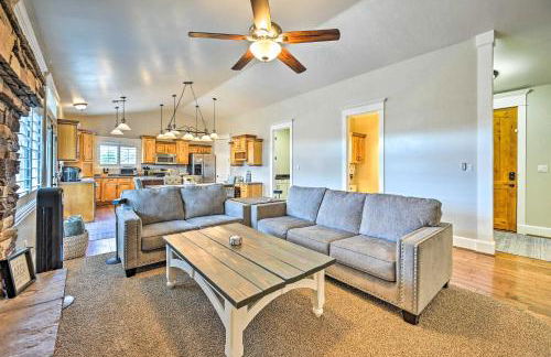 Bellemont Family Home with Hot Tub and Playground Set - Foto 1