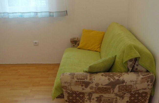Bright Krk Apartment With Balcony and Beach Proximity - Photo 5