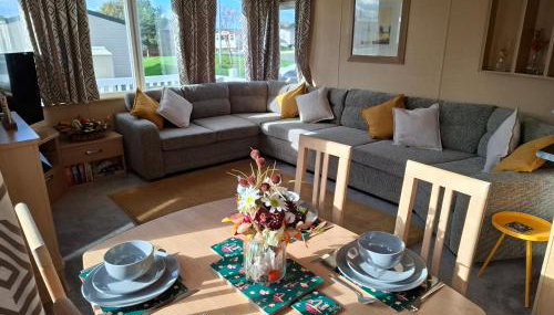 Caravan with hot tub at Tattershall lakes - Foto 4