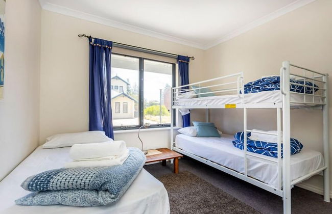 Seaview Apartment - Photo 4