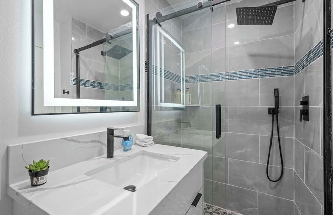 Not Affected by the Fire/modern 5BR Home With Full Amenities & Parking #2 - Foto 46