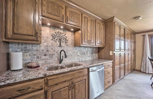 Golf Course and Lake Views Cozy Afton Condo! - Foto 10