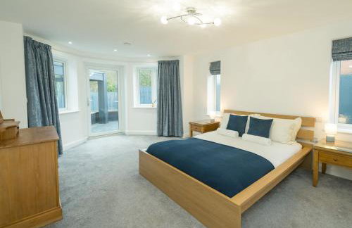 Modern 4-Bed Home Spacious & Comfortable - Pass the Keys - Foto 4