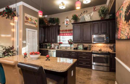 10 Acre Lakefront Game House - Sleep Upto 45 - Foto 46