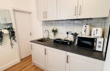 Cosy Self-Contained Studio Near QE Hospital in Harborne - R4 - Photo 17