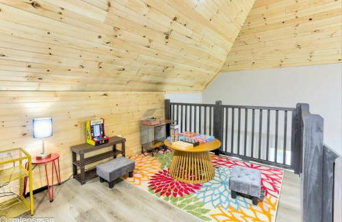 The Hut House 3BR 3BA Game Room Massage Chair - Foto 3