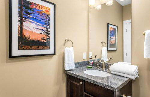 Golf in Luxury - 4BDR Home on Agaming Golf Course - by Torch Lake - Foto 28