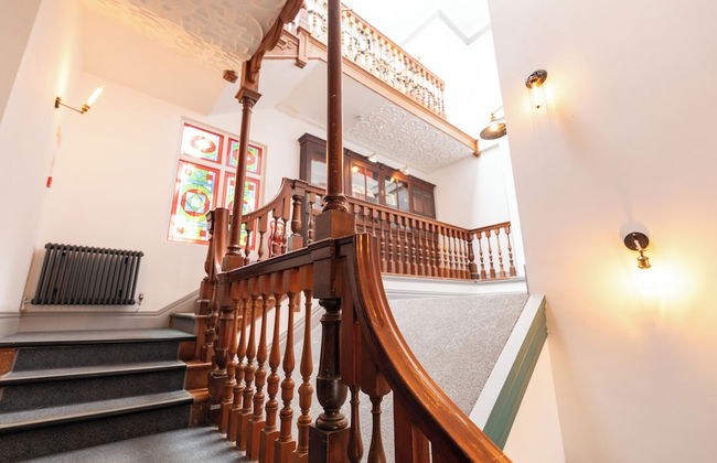 Stunning Studio In Converted Building - Photo 23