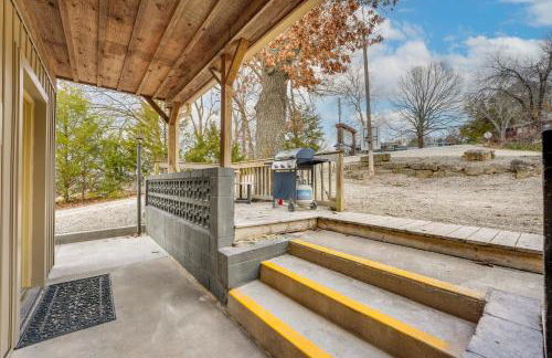 Walk to Lake and Trails Cape Fair Retreat with Grill! - Foto 20