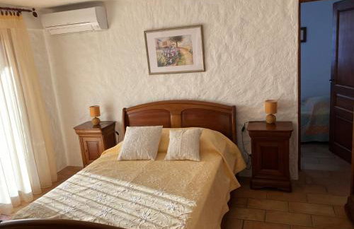 Villa A Scopa à Lumio en Corse avec piscine chauffée, vue mer panoramique, climatisation, jardin arboré de 3000m2, 10 pers, 5 Chb, 4 Sdb - Foto 14