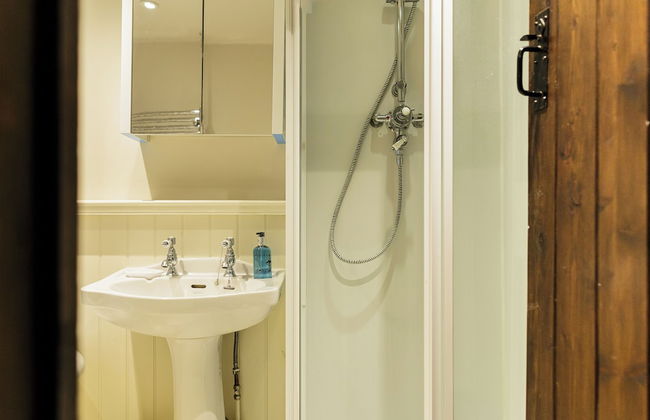 Honeypot Cottage-Lovely Bolthole in Stow - Photo 28