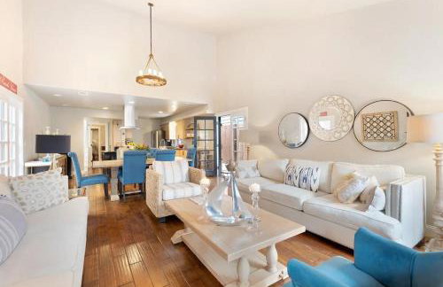 Elegant Beach Living, Just Blocks to the Sand - Foto 6