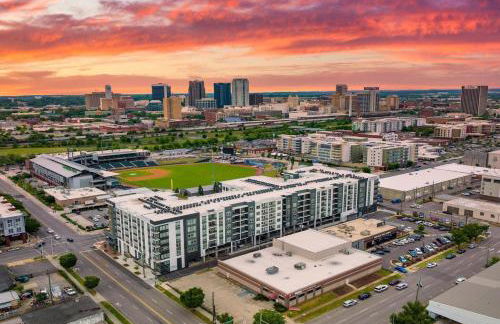 Walk to Regions Field n Railroad Park 2BR - Foto 33