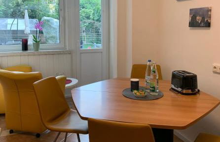 Erdgeschoss-Wohnung mit 2 Schlafzimmern, Balkon und Parkplatz - Foto 9