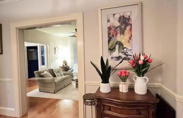 Big New England Family Home; walk to beach, shops - Foto 45