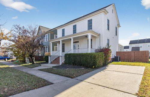 3BR 2'5 BA King Suite Fenced Yard Parking - Foto 9