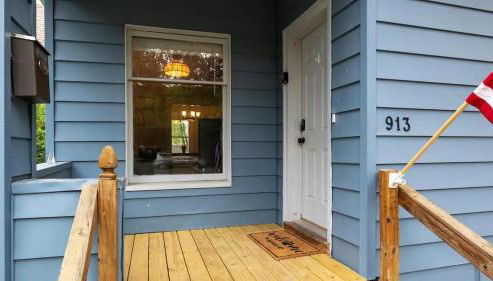 Blue & Gold Retreat sleeps 14 Minutes from ND - Photo 5