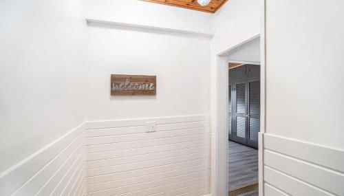 Center Suite A - Photo 5