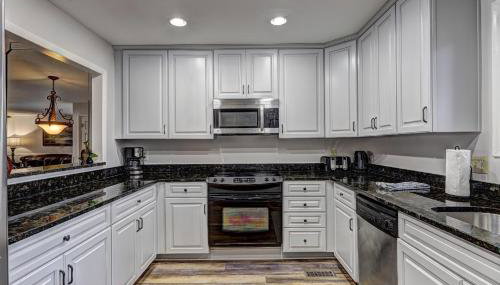 Lakefront Stillwaters Villa with Deck and Private Dock - Foto 5