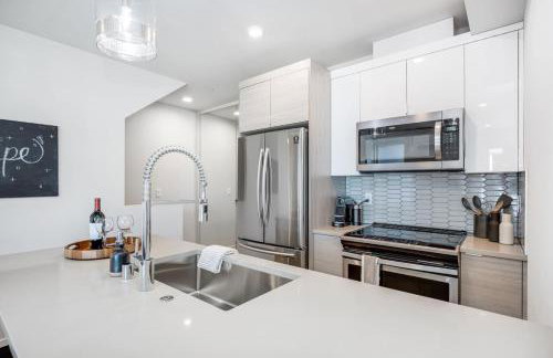 Rooftop Patio with Waterview, Private Garden & Grill 3BR 3BA- Modern Cityscape - Foto 40