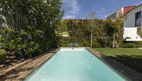 Contemporary Restelo Pool Haven - Photo 3