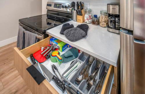 Prime OTR, 3 Lux Queen Beds, Two 55in TVs, Steps to TQL, Findlay Market, Light Rail, Fast Wifi - Foto 15