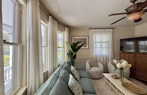 Big New England Family Home; walk to beach, shops - Foto 8