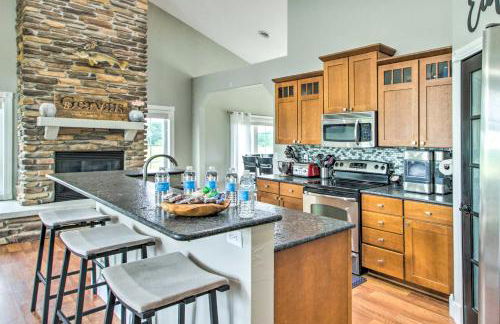 Quiet Retreat with Kayak and Patio, Walk to Lake! - Foto 8