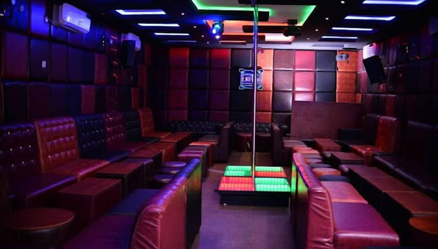 King Dee Suites and Apartments - Foto 3, Salón en el vestíbulo