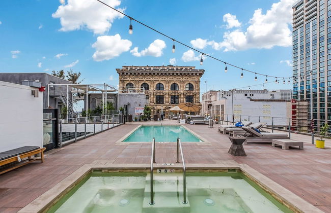 Stylish Deluxe 1BR At HWH by Oneluxstay - Foto 49