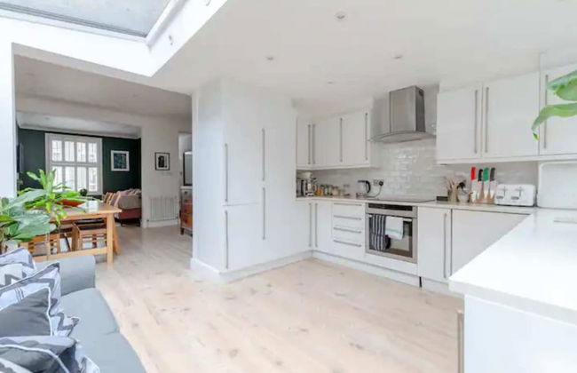 Beautifully Designed 2BD House - by Queen's Park! - Foto 14