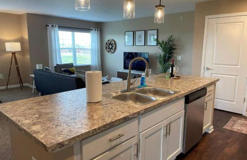 Retreat At The Charles Fast WiFi WasherDryer - Foto 10