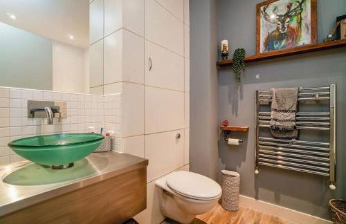 Luxury Huge Modern Open Plan 2Bedroom Flat - Free Private Parking & Balcony located at the OVO Hydro and SEC Centre - Foto 20