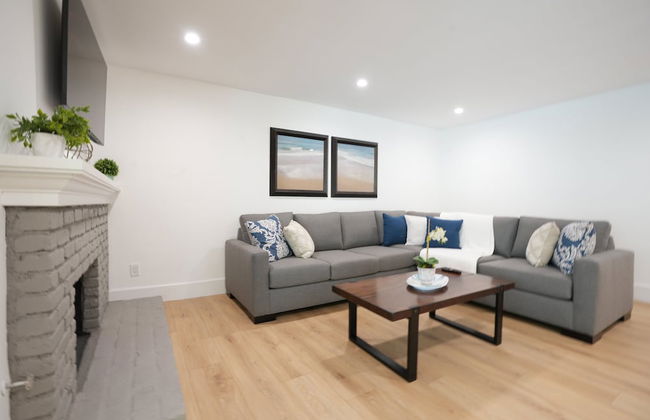 Coming Mid-April 2023! Beautifully upgraded two-story home with backyard oasis - Foto 32