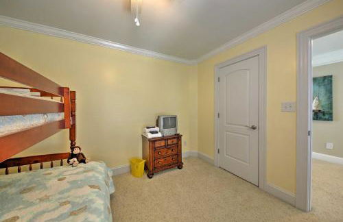 Manteo Waterfront Resort Home with 30-Ft Dock! - Foto 18