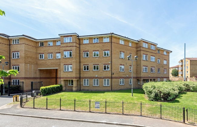 2 Bed Flat, Dedicated Workspace, Parking, 4KTV - Photo 28