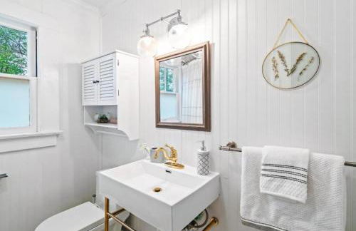 Roberson House Private Pool Walk to DT Sleeps 12 - Foto 2