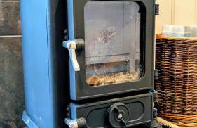 Luxury Shepherd Hut w Outdoor Bath at Powis Estate - Photo 40
