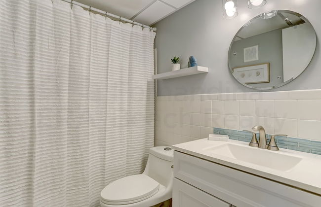 Convenience Direct Oceanfront Condo with Private Balcony by RedAwning - Photo 23