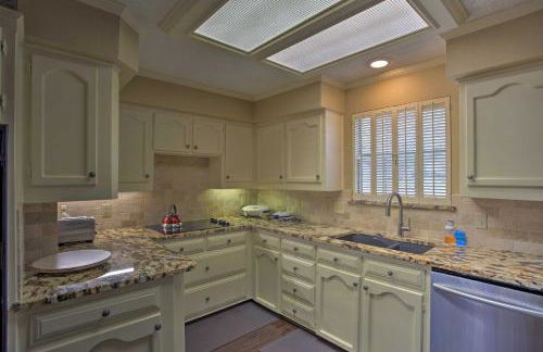 Unwind Fireside and Play Pool! Idyllic McKinney Home - Foto 10