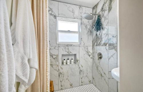 Walk To Beach - EV Charger - Outdoor Dining - 2BR - Photo 31